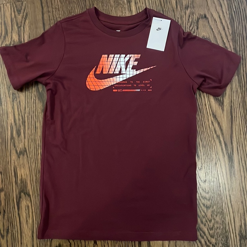 Kids Nike NWT t-shirt Size XL